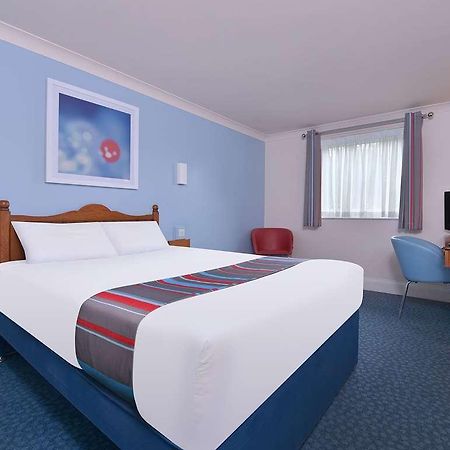 Travelodge Bournemouth Cooper Dean Habitación foto