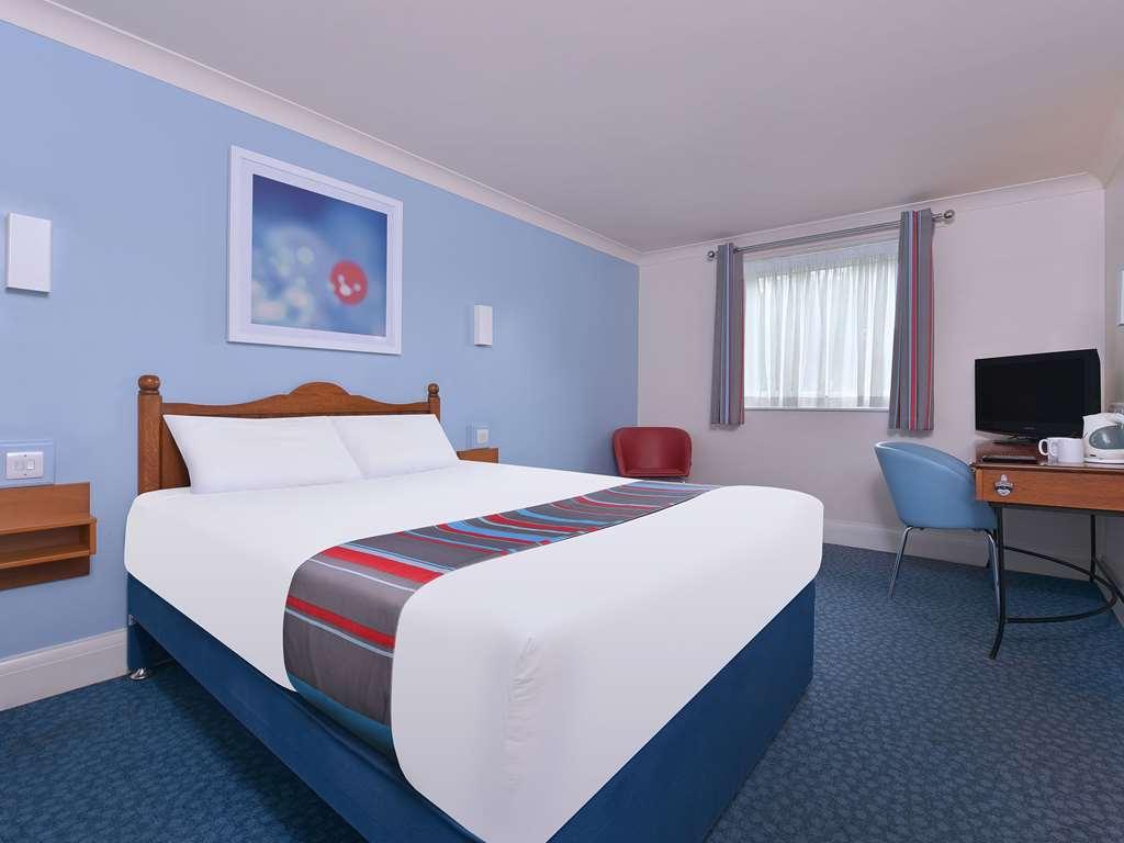 Travelodge Bournemouth Cooper Dean Habitación foto