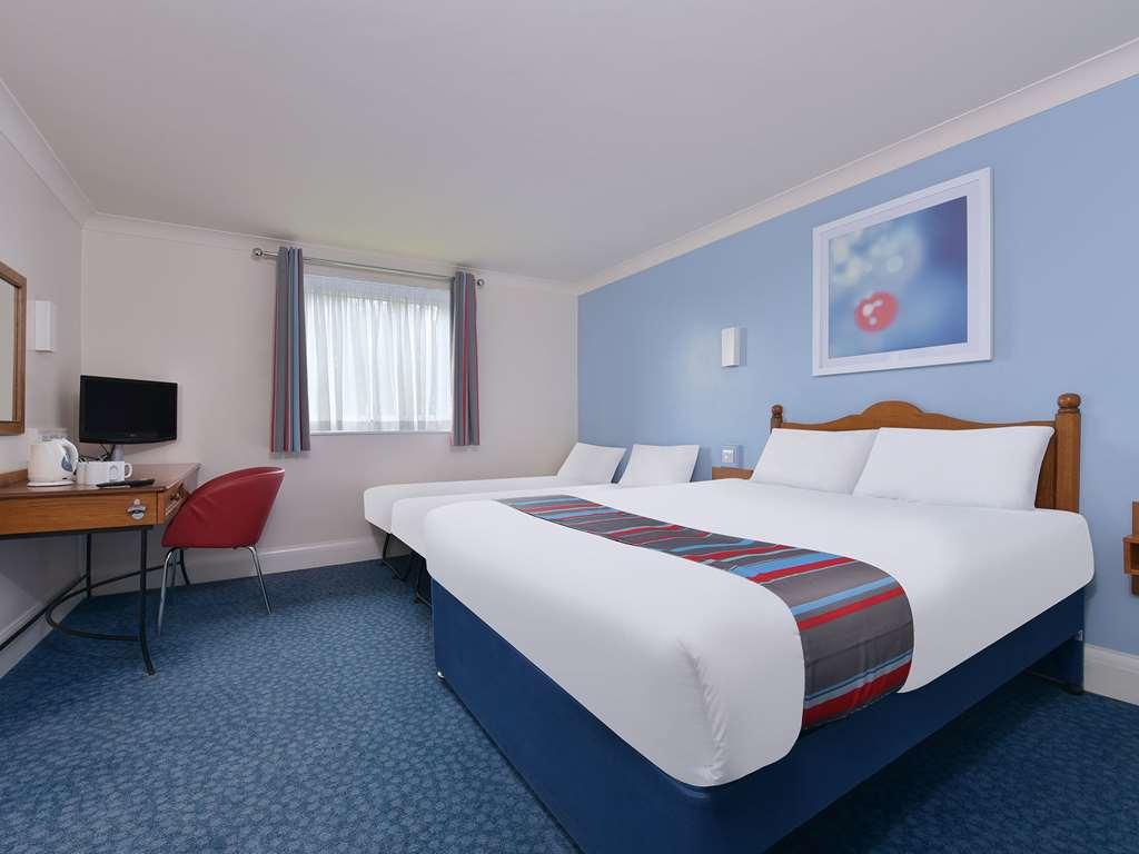 Travelodge Bournemouth Cooper Dean Habitación foto