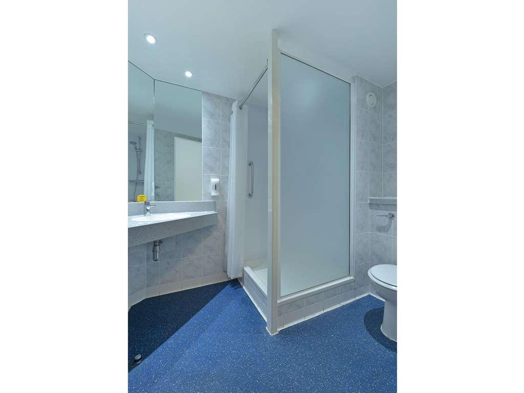 Travelodge Bournemouth Cooper Dean Habitación foto