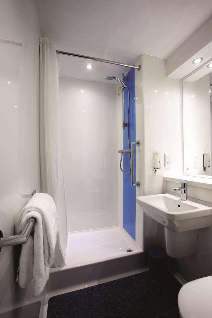 Travelodge Bournemouth Cooper Dean Habitación foto